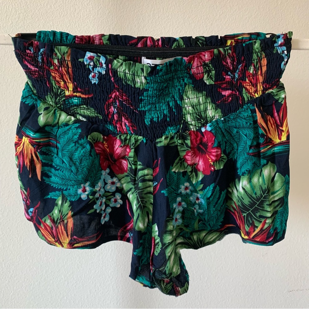 seek the label tropical shorts